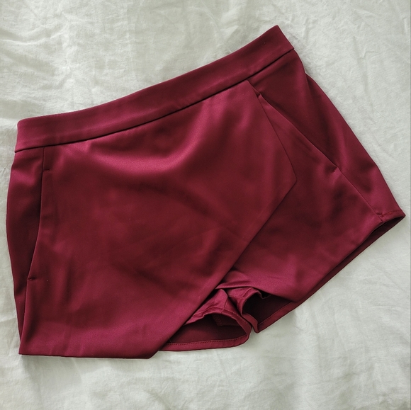 Express Satin Asymmetrical Hem Skort Shorts NWT Size 2 - Picture 2 of 4